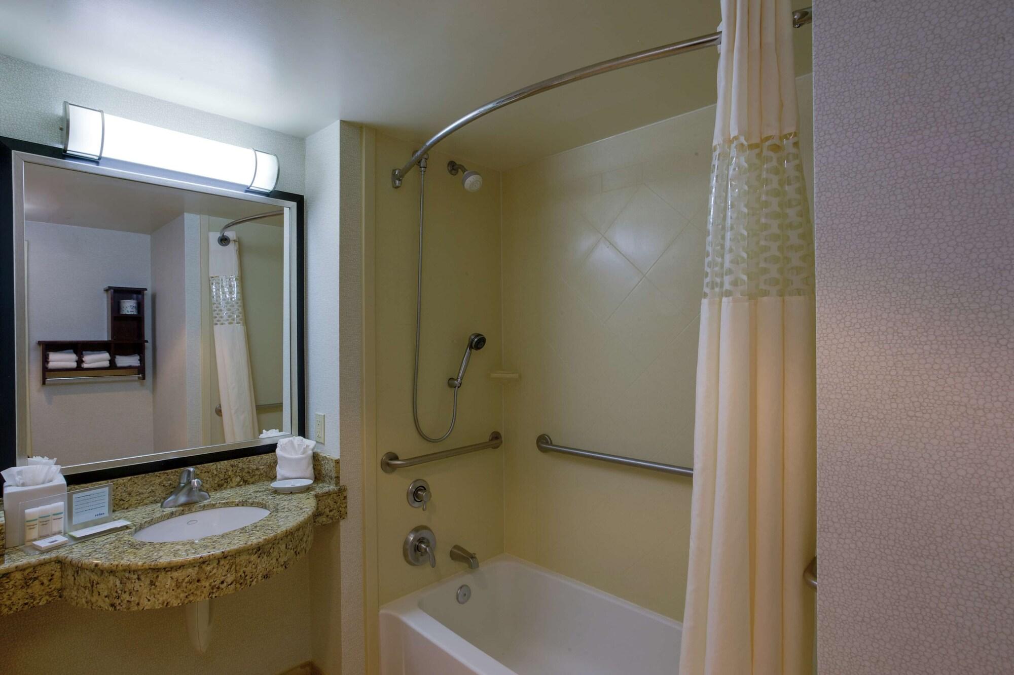 Hampton Inn By Hilton Garden City Long Island Ngoại thất bức ảnh