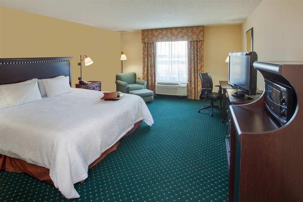 Hampton Inn By Hilton Garden City Long Island Phòng bức ảnh