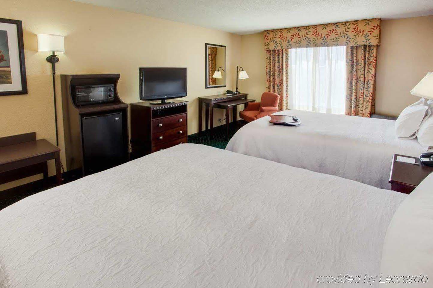 Hampton Inn By Hilton Garden City Long Island Ngoại thất bức ảnh