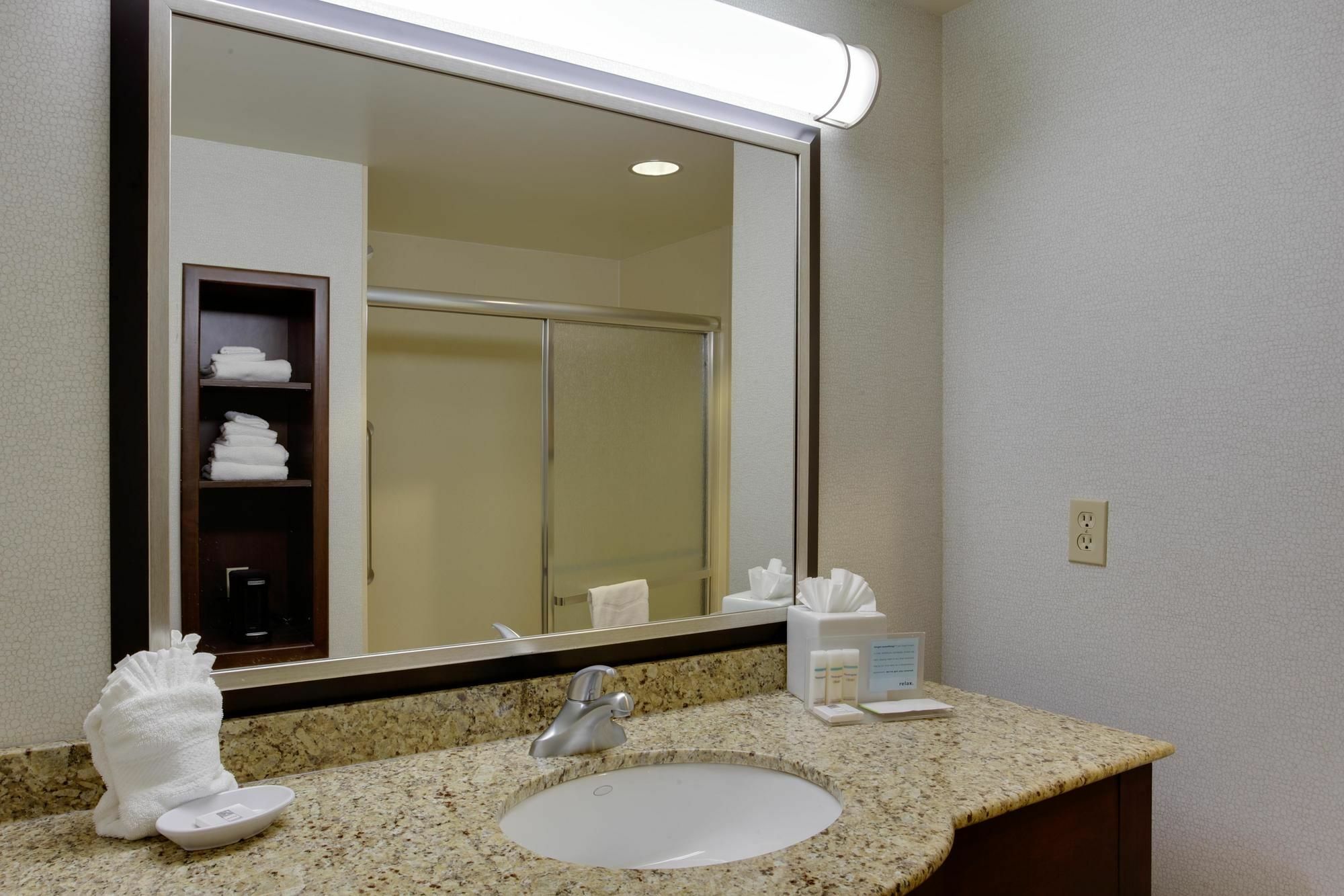 Hampton Inn By Hilton Garden City Long Island Ngoại thất bức ảnh