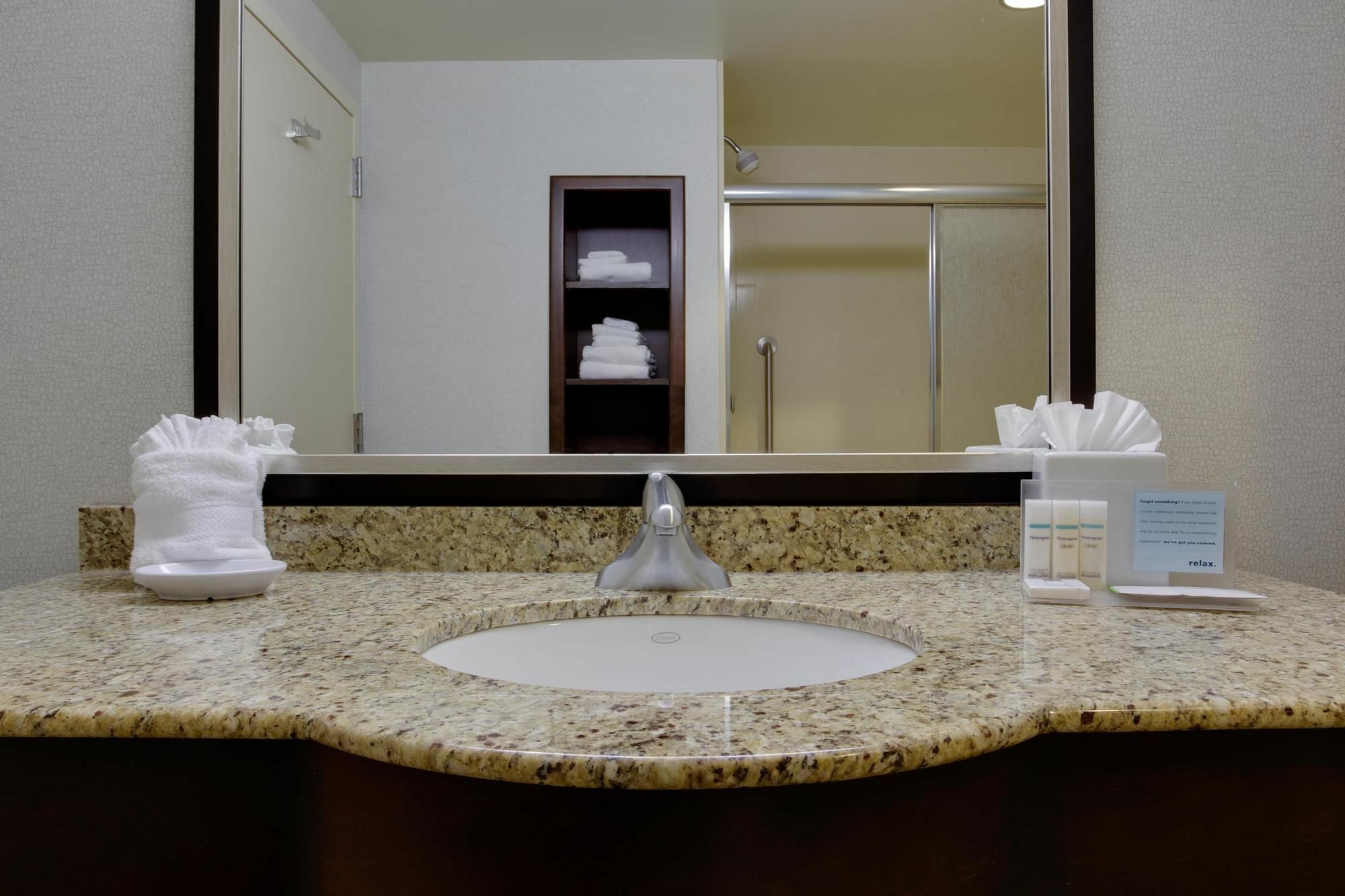 Hampton Inn By Hilton Garden City Long Island Ngoại thất bức ảnh