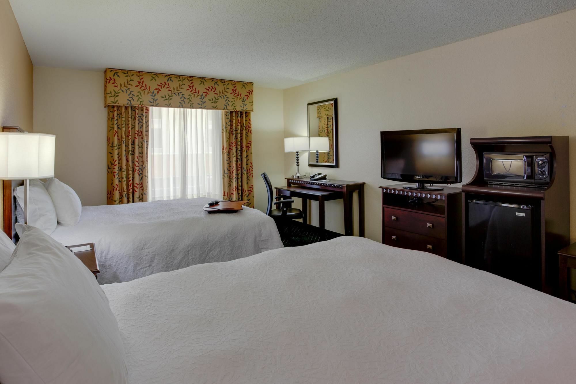Hampton Inn By Hilton Garden City Long Island Ngoại thất bức ảnh